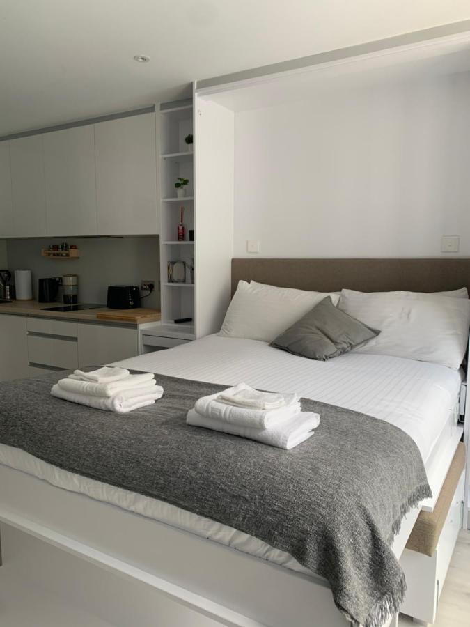 Cp High Floor Luxury Studio ยิบรอลตาร์ ภายนอก รูปภาพ